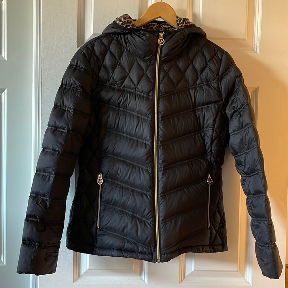 EUC Michael Kors packable puffer jacket w/hood (M)